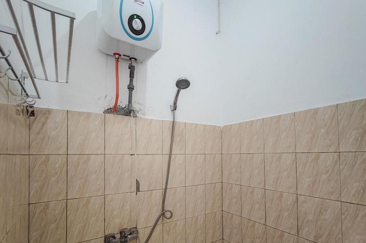 Shekinah Homestay & Cafe Waikabubak Mitra Reddoorz Exteriör bild