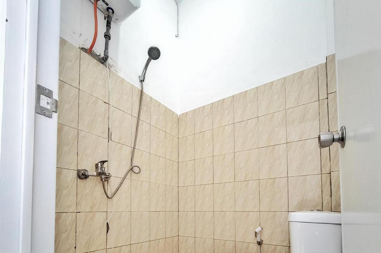 Shekinah Homestay & Cafe Waikabubak Mitra Reddoorz Exteriör bild
